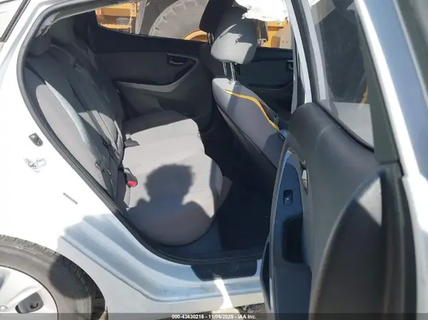 5NPDH4AE5GH703098 2016 HYUNDAI ELANTRA - Image 8