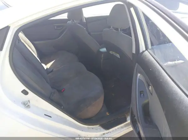 5NPDH4AE5GH707569 2016 HYUNDAI ELANTRA - Image 8