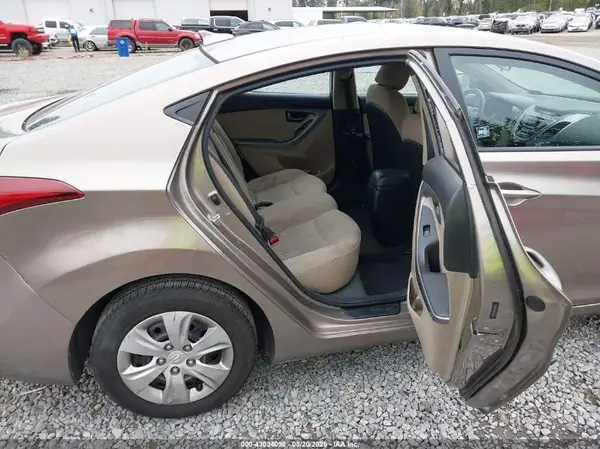5NPDH4AE5GH708009 2016 HYUNDAI ELANTRA - Image 8