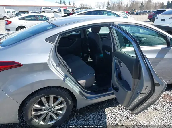 5NPDH4AE5GH708074 2016 HYUNDAI ELANTRA - Image 8