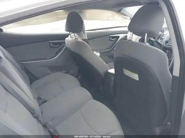 5NPDH4AE5GH719852 2016 HYUNDAI ELANTRA - Image 8