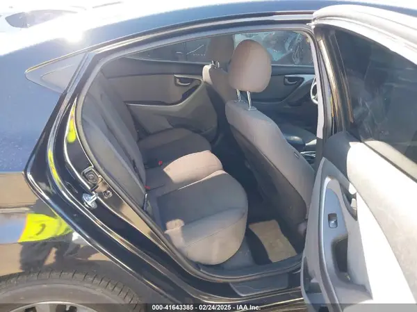 5NPDH4AE5GH722668 2016 HYUNDAI ELANTRA - Image 8