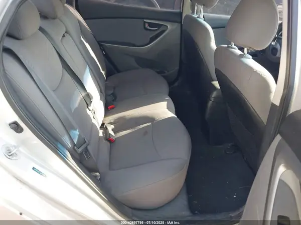 5NPDH4AE5GH727031 2016 HYUNDAI ELANTRA - Image 8