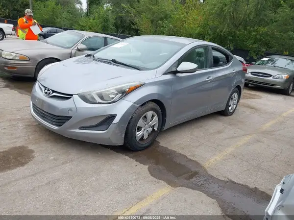 5NPDH4AE5GH729183 2016 HYUNDAI ELANTRA - Image 2