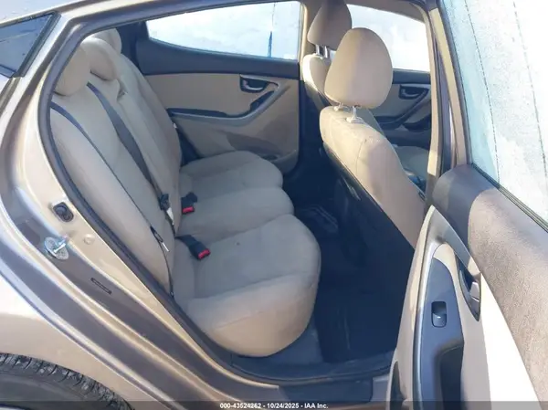 5NPDH4AE5GH732911 2016 HYUNDAI ELANTRA - Image 8