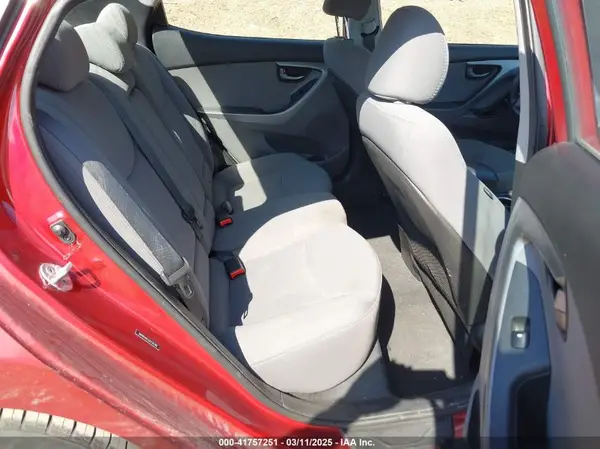 5NPDH4AE5GH738398 2016 HYUNDAI ELANTRA - Image 8