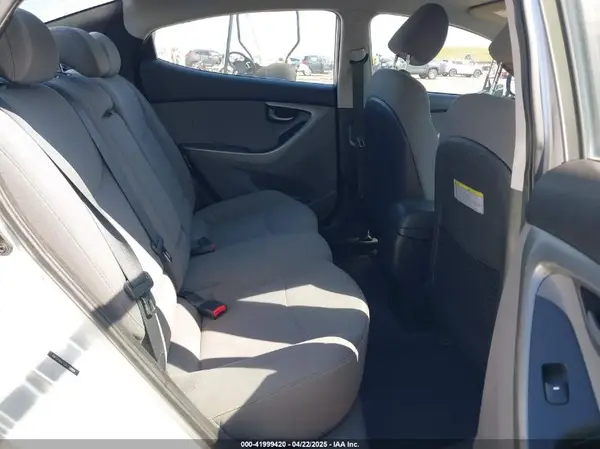 5NPDH4AE5GH739664 2016 HYUNDAI ELANTRA - Image 8