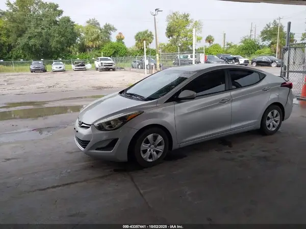 5NPDH4AE5GH740698 2016 HYUNDAI ELANTRA - Image 2
