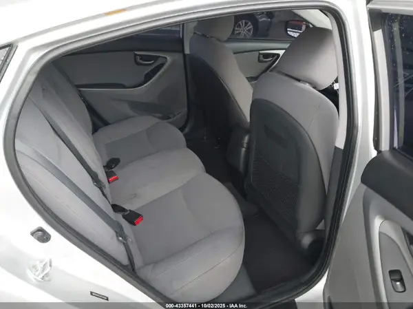 5NPDH4AE5GH740698 2016 HYUNDAI ELANTRA - Image 8