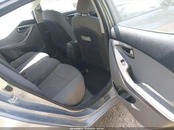 5NPDH4AE5GH746081 2016 HYUNDAI ELANTRA - Image 8