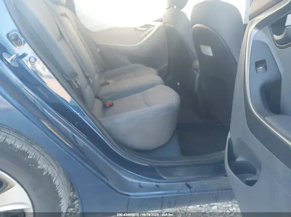 5NPDH4AE5GH749319 2016 HYUNDAI ELANTRA - Image 8