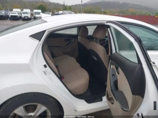 5NPDH4AE5GH755203 2016 HYUNDAI ELANTRA - Image 8
