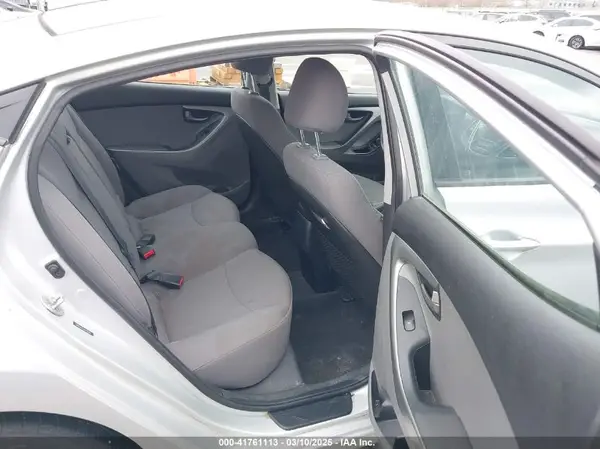 5NPDH4AE5GH756867 2016 HYUNDAI ELANTRA - Image 8