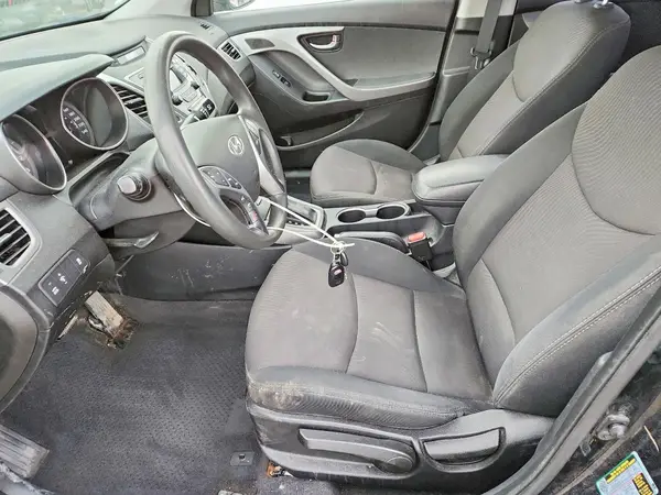 2016 HYUNDAI ELANTRA auction photo 7