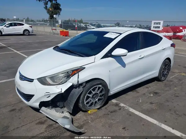 5NPDH4AE5GH758330 2016 HYUNDAI ELANTRA - Image 2