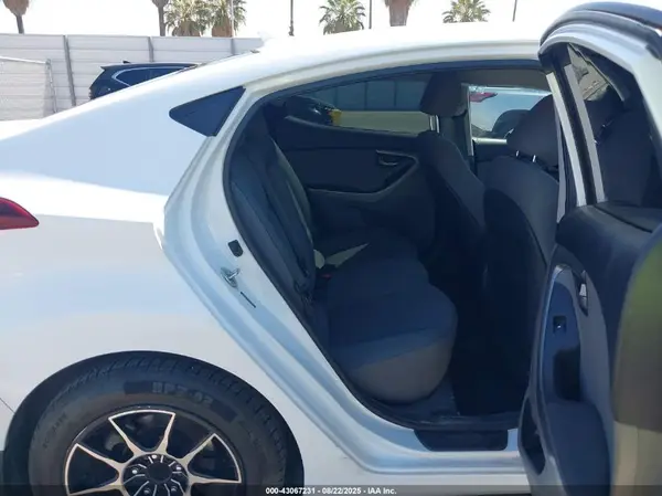 5NPDH4AE5GH758330 2016 HYUNDAI ELANTRA - Image 8