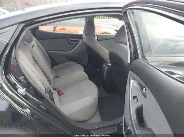5NPDH4AE5GH760501 2016 HYUNDAI ELANTRA - Image 8