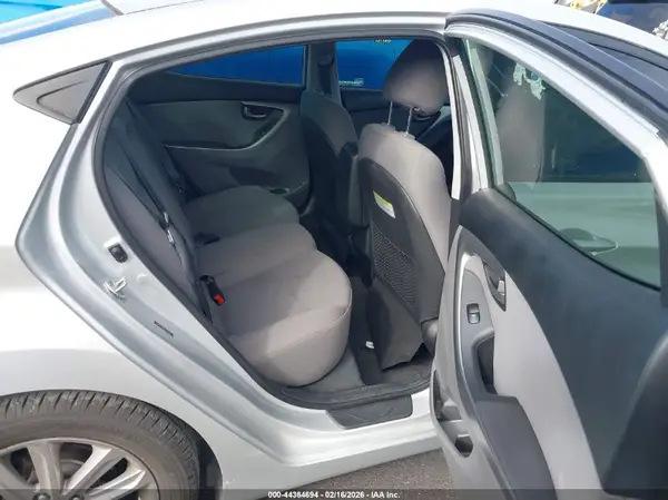 5NPDH4AE5GH761048 2016 HYUNDAI ELANTRA - Image 8