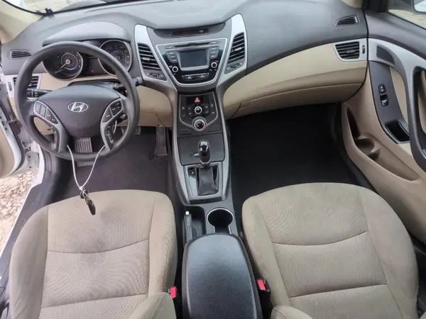 5NPDH4AE5GH763737 2016 HYUNDAI ELANTRA - Image 8