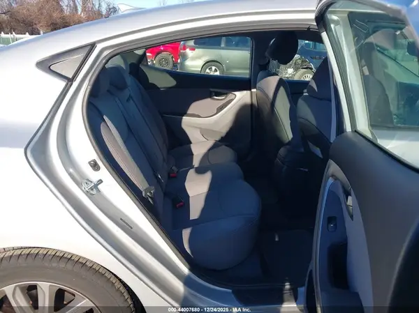 5NPDH4AE5GH765214 2016 HYUNDAI ELANTRA - Image 8