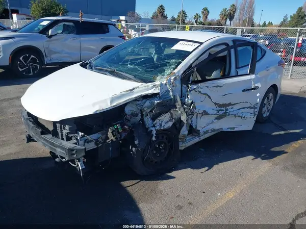 5NPDH4AE5GH765617 2016 HYUNDAI ELANTRA - Image 2