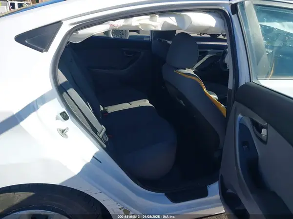 5NPDH4AE5GH765617 2016 HYUNDAI ELANTRA - Image 8