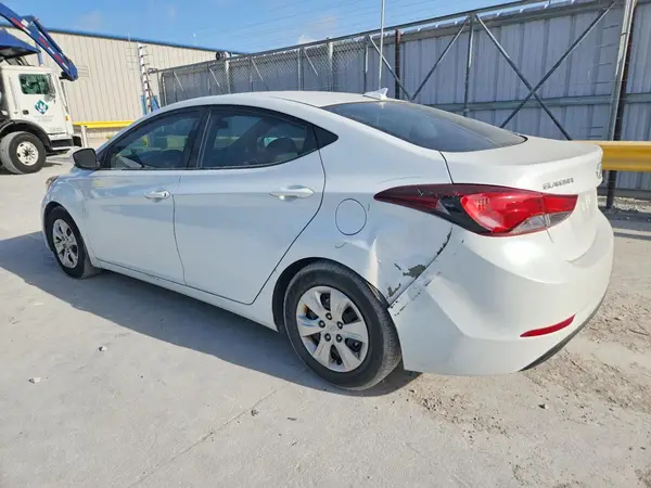 5NPDH4AE5GH769117 2016 HYUNDAI ELANTRA - Image 2