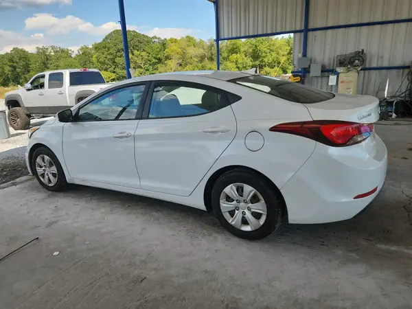 5NPDH4AE5GH769621 2016 HYUNDAI ELANTRA - Image 2