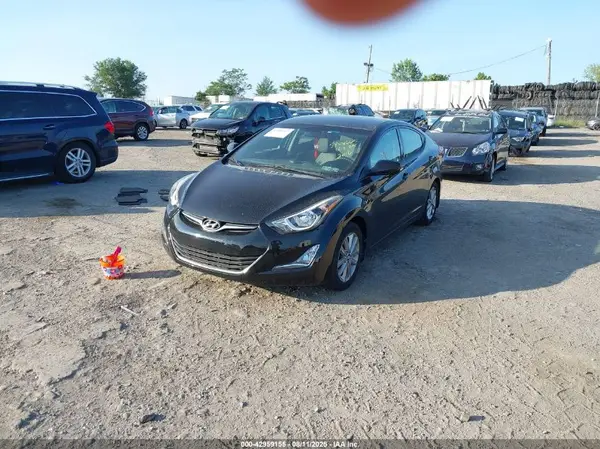 5NPDH4AE5GH773457 2016 HYUNDAI ELANTRA - Image 2