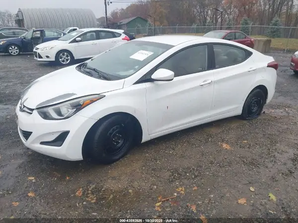 5NPDH4AE5GH775032 2016 HYUNDAI ELANTRA - Image 2