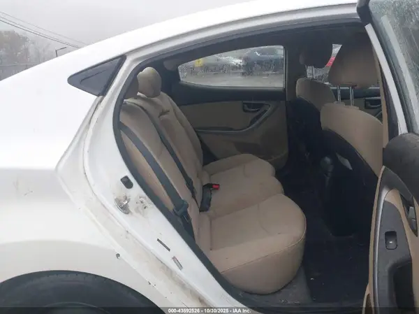 5NPDH4AE5GH775032 2016 HYUNDAI ELANTRA - Image 8