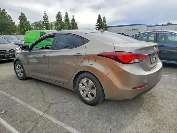 5NPDH4AE5GH776083 2016 HYUNDAI ELANTRA - Image 2
