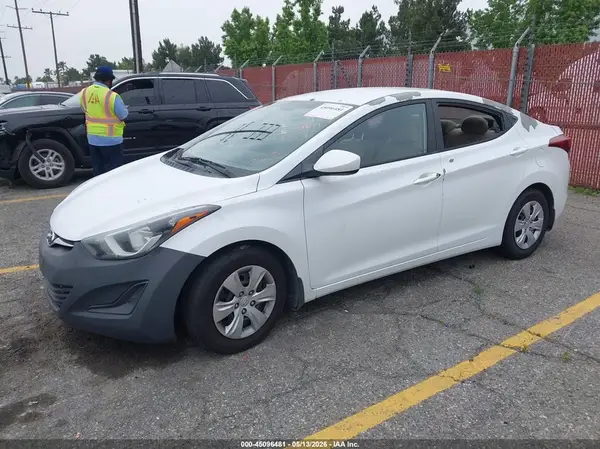 5NPDH4AE5GH777623 2016 HYUNDAI ELANTRA - Image 2