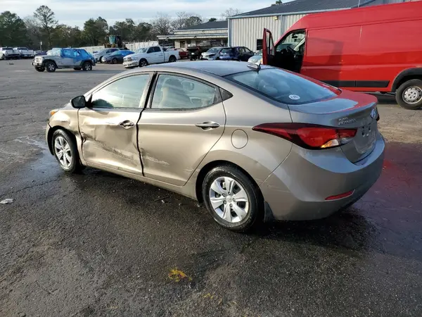 5NPDH4AE5GH779971 2016 HYUNDAI ELANTRA - Image 2