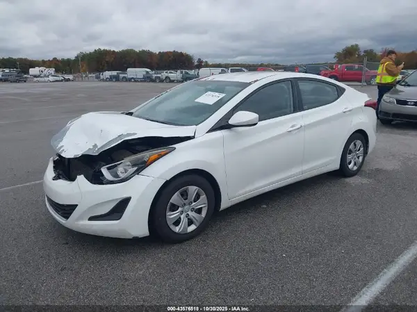 5NPDH4AE5GH780957 2016 HYUNDAI ELANTRA - Image 2