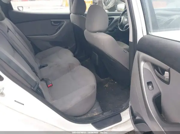 5NPDH4AE5GH780957 2016 HYUNDAI ELANTRA - Image 8