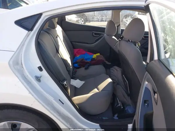 5NPDH4AE5GH785107 2016 HYUNDAI ELANTRA - Image 8