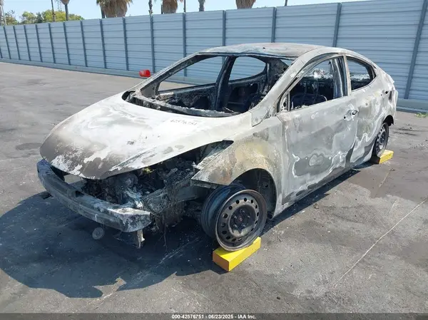 5NPDH4AE5GH786029 2016 HYUNDAI ELANTRA - Image 2