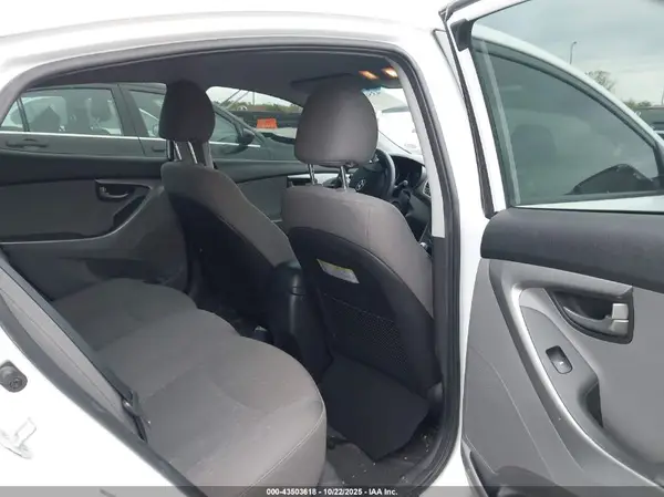 5NPDH4AE5GH787181 2016 HYUNDAI ELANTRA - Image 8