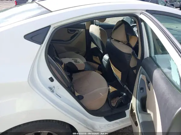 5NPDH4AE6GH654607 2016 HYUNDAI ELANTRA - Image 8