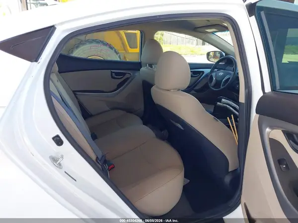 5NPDH4AE6GH655062 2016 HYUNDAI ELANTRA - Image 8
