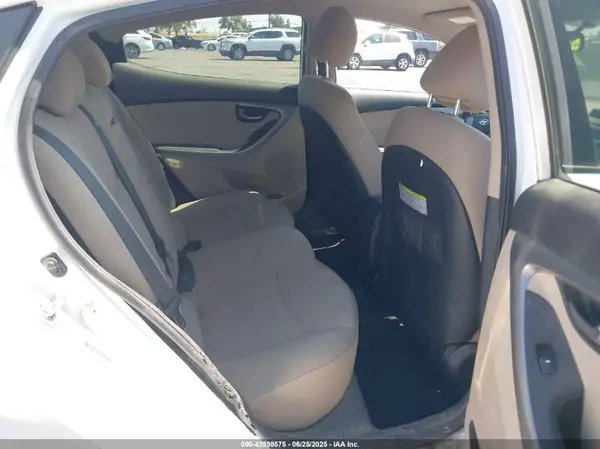 5NPDH4AE6GH663985 2016 HYUNDAI ELANTRA - Image 8