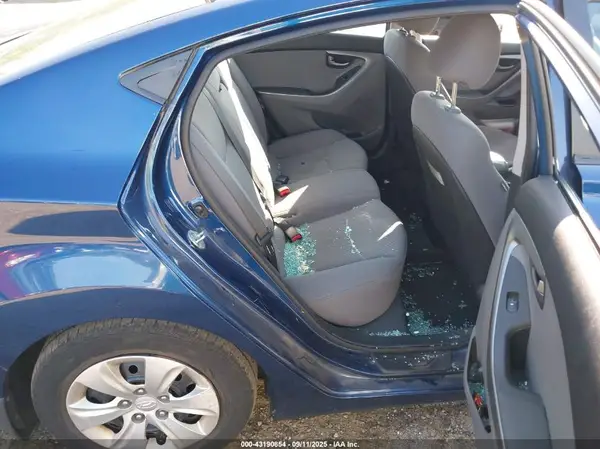 5NPDH4AE6GH665767 2016 HYUNDAI ELANTRA - Image 8