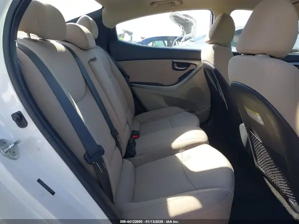 5NPDH4AE6GH672797 2016 HYUNDAI ELANTRA - Image 8