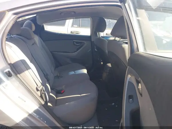 5NPDH4AE6GH677370 2016 HYUNDAI ELANTRA - Image 8