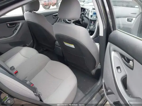 5NPDH4AE6GH680611 2016 HYUNDAI ELANTRA - Image 8