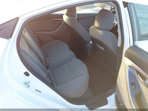 5NPDH4AE6GH682875 2016 HYUNDAI ELANTRA - Image 8