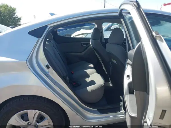 5NPDH4AE6GH692595 2016 HYUNDAI ELANTRA - Image 8