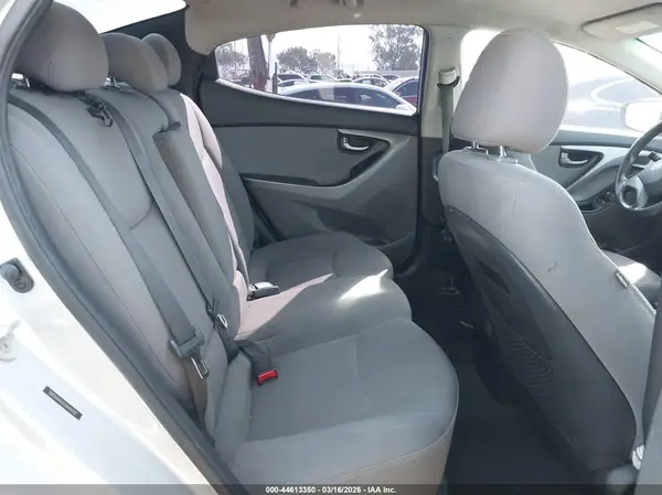 5NPDH4AE6GH695092 2016 HYUNDAI ELANTRA - Image 8