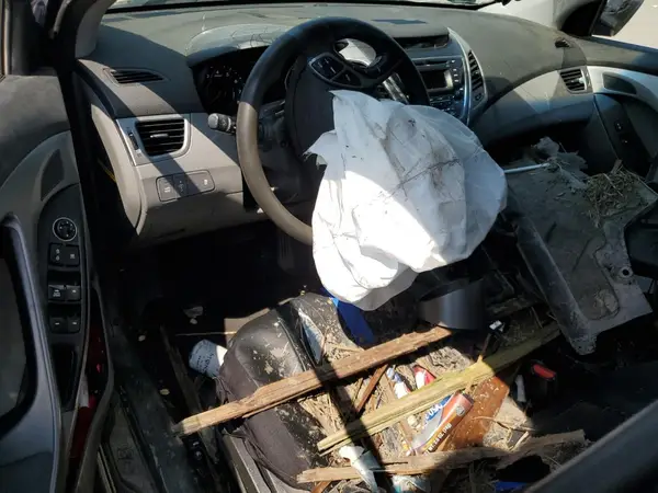 5NPDH4AE6GH697392 2016 HYUNDAI ELANTRA - Image 8
